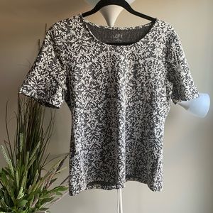 Ann Taylor Loft top // textured print // size L